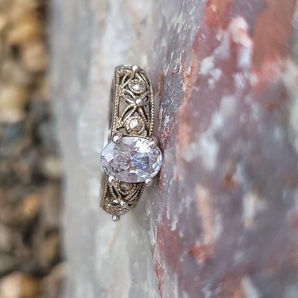 Beautiful Ring - Picture 5 of 5